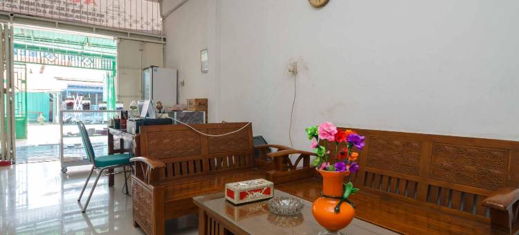 红门酒店Syariah尼尔斯塔修恩克雷塔阿皮基萨兰(RedDoorz Syariah Near Stasiun Kereta Api Kisaran)图片