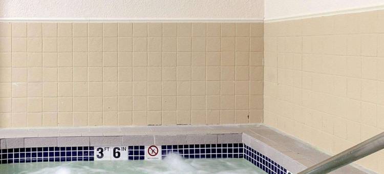 詹姆斯敦会议中心和水上公园温德姆贝蒙特酒店(Baymont by Wyndham Jamestown Conference Center & Water Park)图片