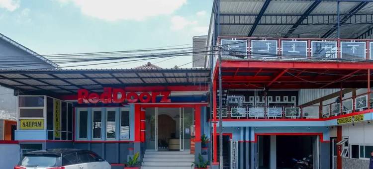 红多兹酒店-近巴图阿伦阿伦(RedDoorz Near Alun Alun Batu)图片
