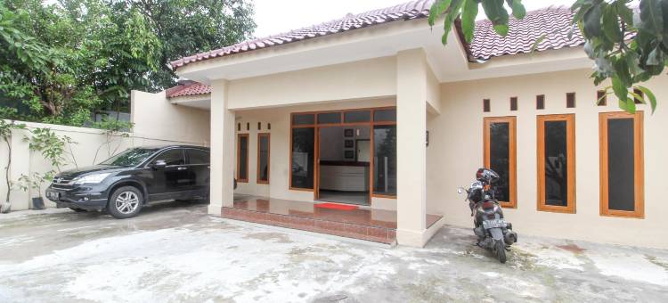 红多兹酒店-巴勒卡邦城市公园(RedDoorz Near Balekambang City Park)图片