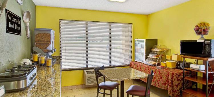 希科利/康诺弗戴斯酒店(Days Inn by Wyndham Conover-Hickory)图片