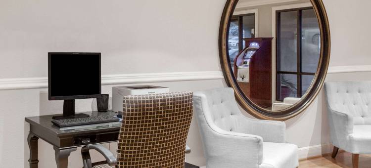 巴斯托华美达酒店(Ramada by Wyndham Barstow)图片