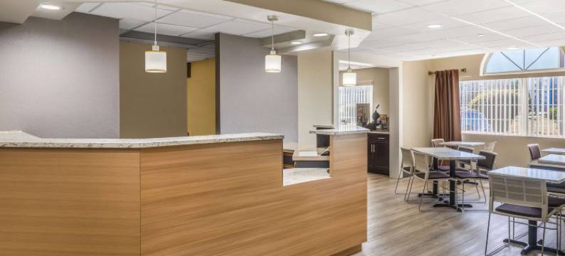 佛罗伦萨温德姆麦客达套房酒店(Microtel Inn & Suites by Wyndham Florence)图片