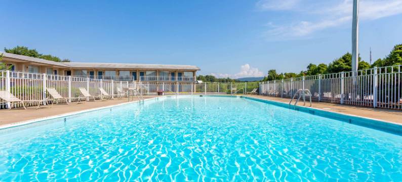 布瑞兹伍德温德姆戴斯酒店(Days Inn by Wyndham Breezewood)图片