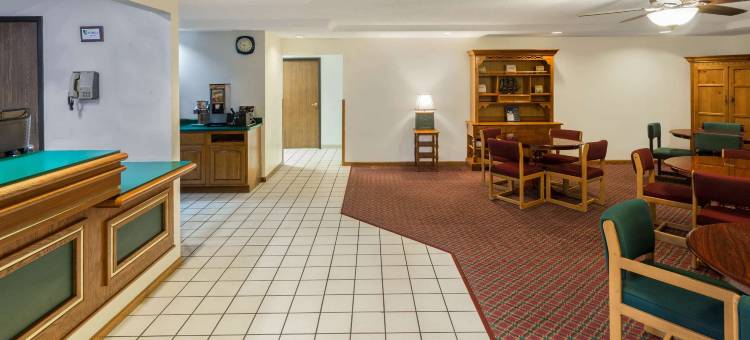 瑞德堡速8酒店(Super 8 by Wyndham Reedsburg)图片