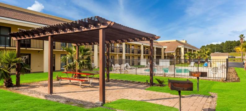 体育馆品质酒店(Quality Inn Coliseum)图片