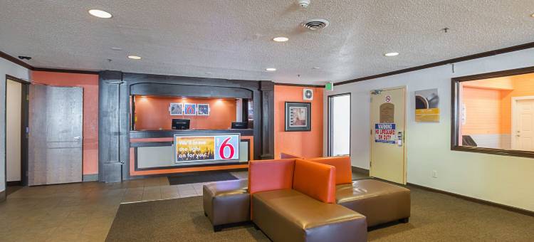 6号汽车旅馆十字路口购物中心 - 滑铁卢 - 雪松瀑布(Motel 6 Waterloo, IA - Crossroads Mall - Cedar Falls)图片