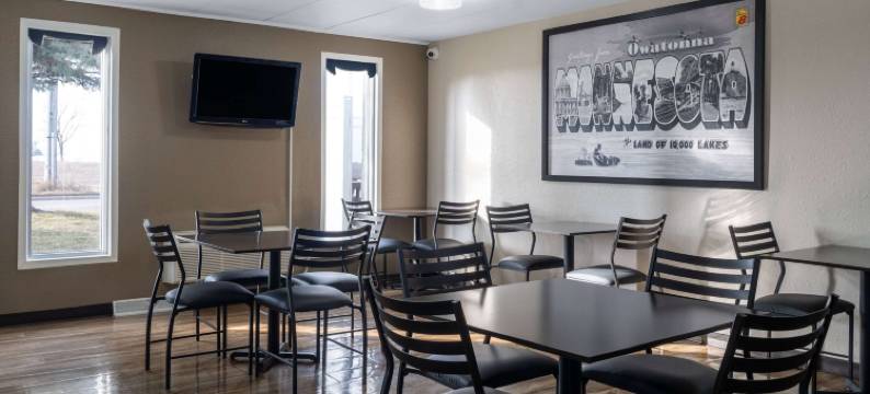 奥瓦通纳速8酒店(Super 8 by Wyndham Owatonna)图片