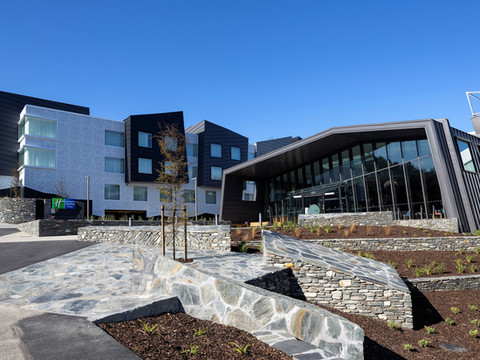 皇后镇智选假日套房酒店