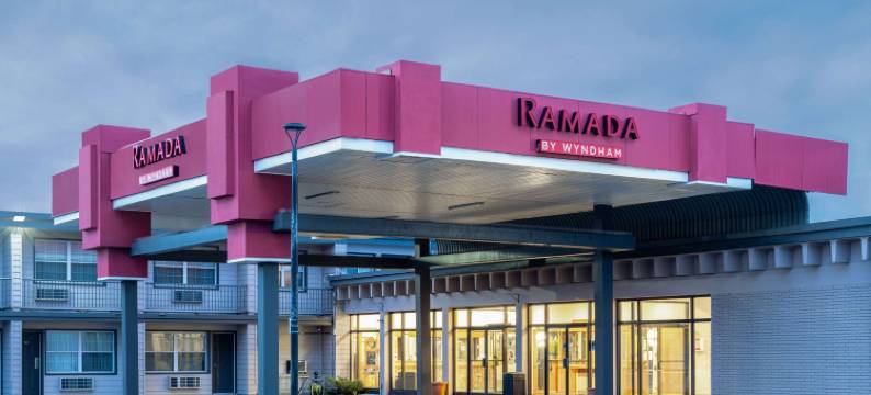 雷霆湾艾尔兰德温德姆华美达酒店(Ramada by Wyndham Thunder Bay Airlane Hotel)图片