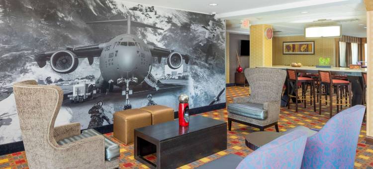 华纳罗宾斯-罗宾斯空军基地拉昆塔温德姆套房酒店(La Quinta Inn & Suites by Wyndham Warner Robins - Robins AFB)图片