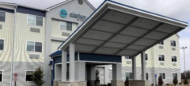 克拉丽奥波因特马图恩大学附近酒店(Clarion Pointe Mattoon Near University)图片