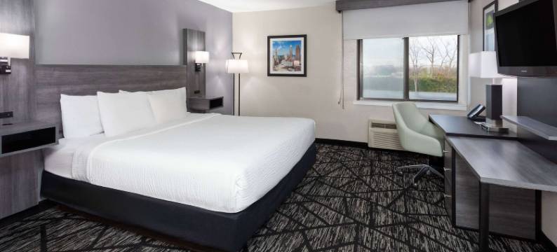 克利夫兰独立城拉昆塔温德姆酒店(La Quinta Inn by Wyndham Cleveland Independence)图片
