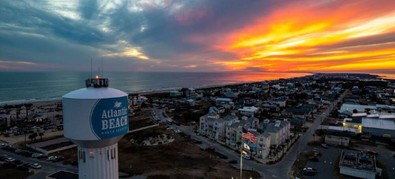 5 Star Reviews! Luxury Home, Pool, Steps from Ocean,Sleeps 7, Shops,Restaurants图片