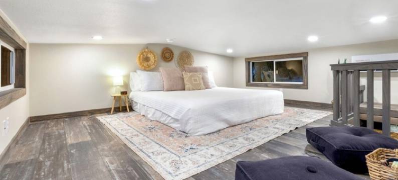 Luxury Tiny Home with private sand beach lake access and Hot Tub图片