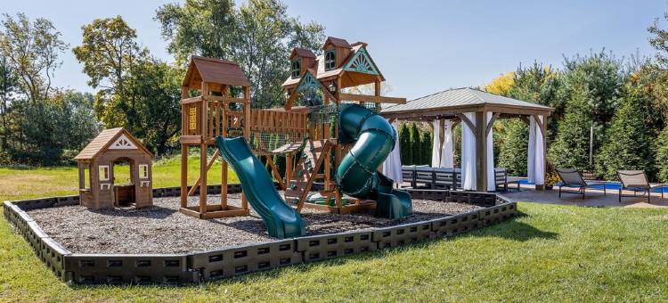 Pool+Hot Tub, 2 King Beds, Outdoor Fire/Oasis, Playground, Theater, Workout Room图片