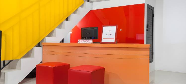 瑞德多兹普拉斯酒店 @ K23 朗库特马达雅(RedDoorz at K23 Rungkut Madya)图片