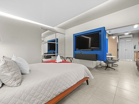 Urban Beach One-Bedroom Apartment - 4 Guests TB3