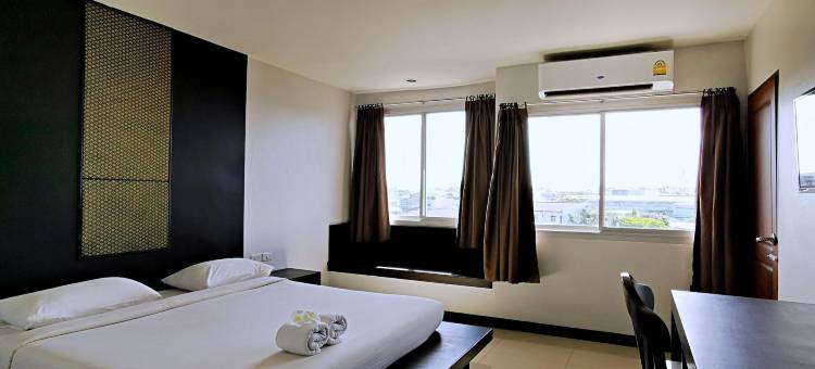 娜娜武里酒店(Nana Buri Hotel)图片