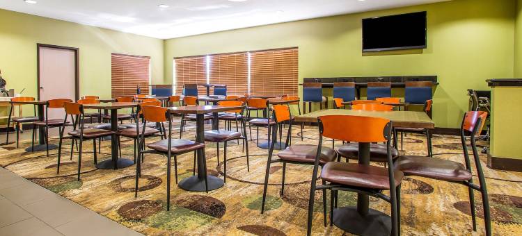 近欢闹世界舒适套房酒店(Comfort Inn & Suites Kansas City - Northeast)图片