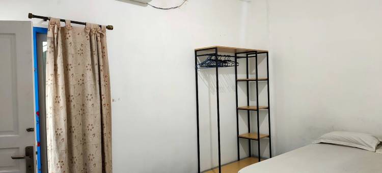 O酒店彭多克普蒂莎蒂卡伊斯兰旅馆靠近朱马特市场阿鲁阿鲁(Hotel O Pondok Puti Sartika SyariahNearPasar Jum'at Aluh Aluh)图片