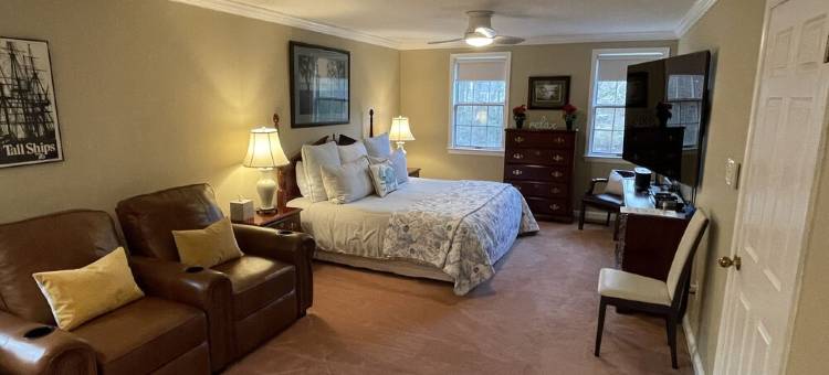 宽敞两卧室公寓，带套内浴室、独立入口、停车位和网球场(Roomy 2 Bedroom Apt. w/en Suite BA, Private Entry & Parking, Tennis Court)图片