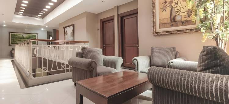 红多兹酒店-近帕萨尔帕吉(RedDoorz at la Mega Near Pasar Pagi Cirebon)图片