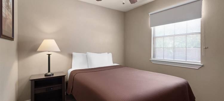 卡里索斯普林斯鹰巢- 温德姆旅屋(Eagle&#x27;s Den Suites Carrizo Springs a Travelodge by Wyndham)图片