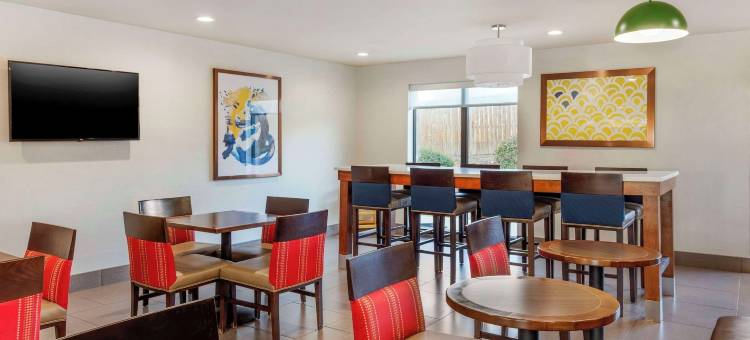 舒适套房酒店-惠特塞特格林斯博罗东(Comfort Suites Whitsett - Greensboro East)图片