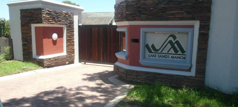 桑兹湖庄园酒店(Lake Sands Manor)图片