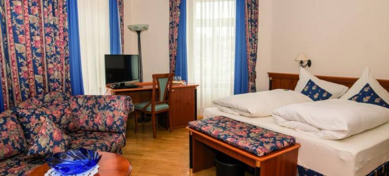 摩泽兰恩德塔尔苏姆翁克尔威利酒店(Moselland Hotel im Enderttal Zum Onkel Willi)图片