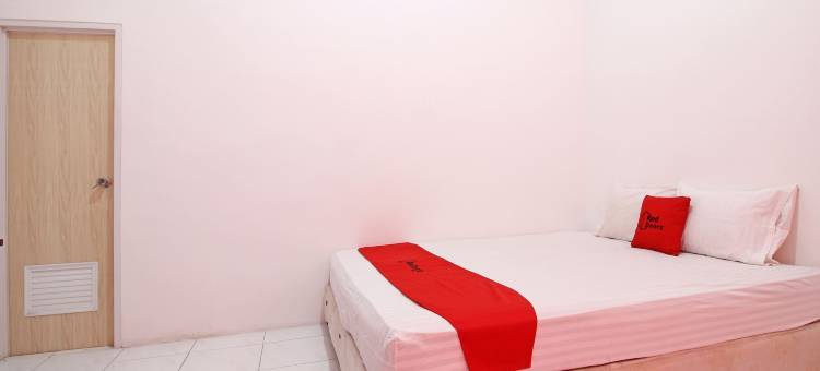红门酒店-近蒂尔托纳迪航站楼(RedDoorz Near Terminal Tirtonadi)图片