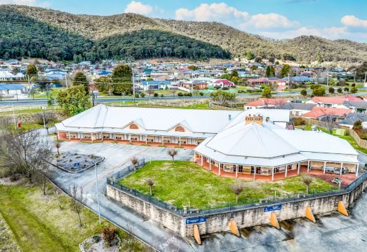 Bowen Inn Motel Hotel Overview