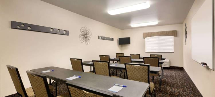 格伦代夫呗盟套房酒店(Baymont by Wyndham Glendive)图片