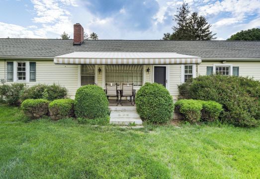 'The Windmill House' w/ Pond: 9 Mi to Dayton! Hotel Overview