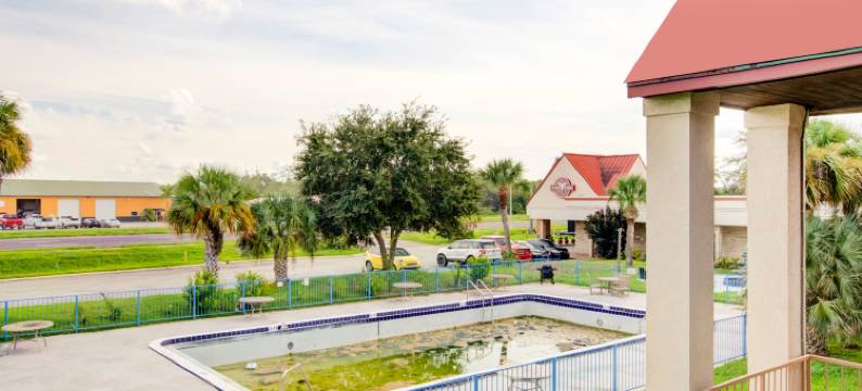 OYO邓迪水晶湖酒店(OYO Hotel Dundee by Crystal Lake)图片