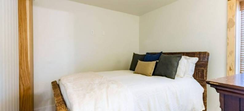 Charming 2-bedroom Loft with AC, WiFi in lovely Jay图片