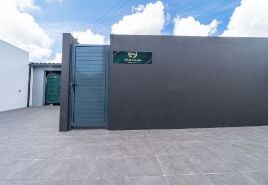 Foral Dreams Accommodation Hotel Overview