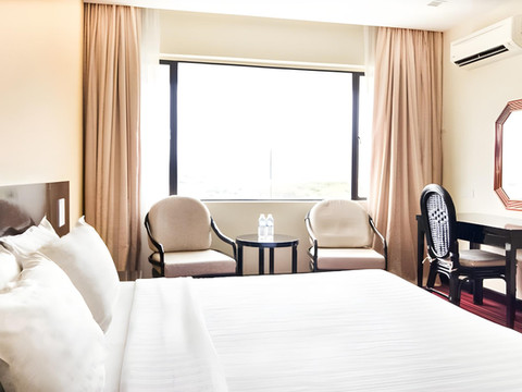 佩卡萨肯内乌酒店