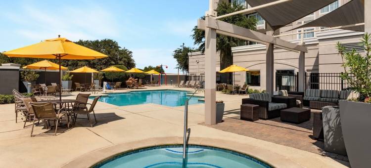 阿林顿北六旗通道拉昆塔温德姆套房酒店(La Quinta Inn & Suites by Wyndham Arlington North 6 Flags Dr)图片