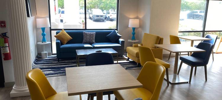 特鲁斯维尔I-59出口141号舒适套房酒店(Comfort Inn & Suites Trussville I-59 Exit 141)图片