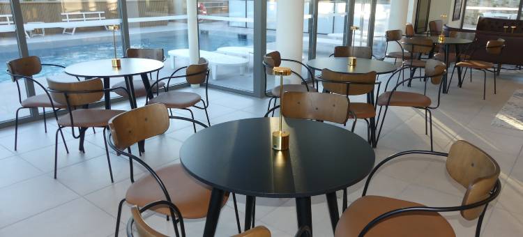 阿多尼斯勒卡斯特莱(Adonis le Castellet)图片