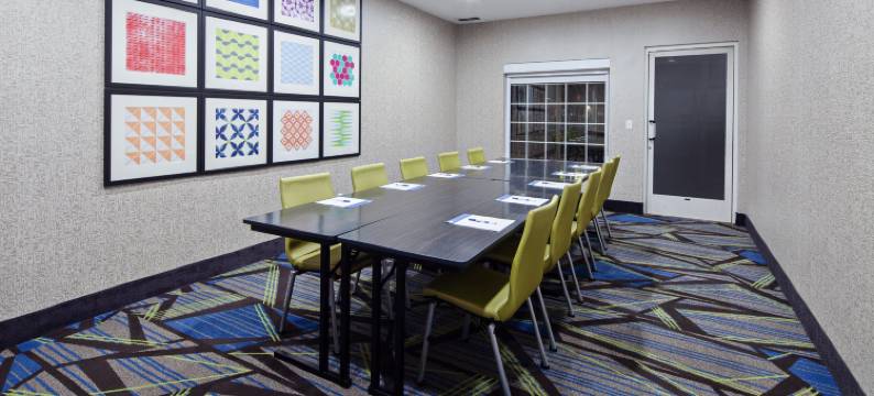 图莱里智选假日套房酒店(Holiday Inn Express & Suites TULARE by IHG)图片