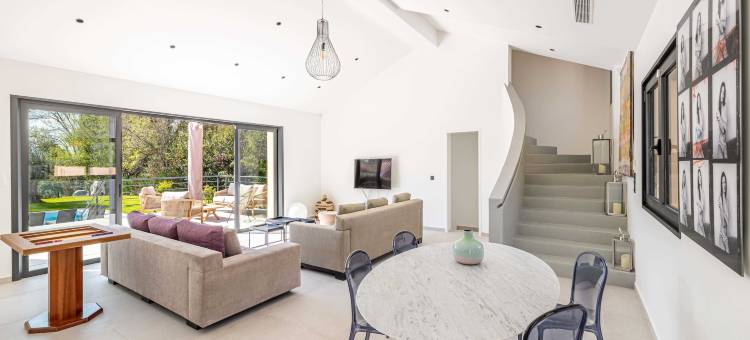 Modern Villa with Heated Pool and Garden图片