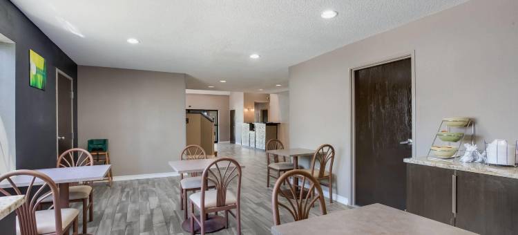 利斯萨米特 - 堪萨斯城凯艺酒店(Quality Inn Lees Summit - Kansas City)图片