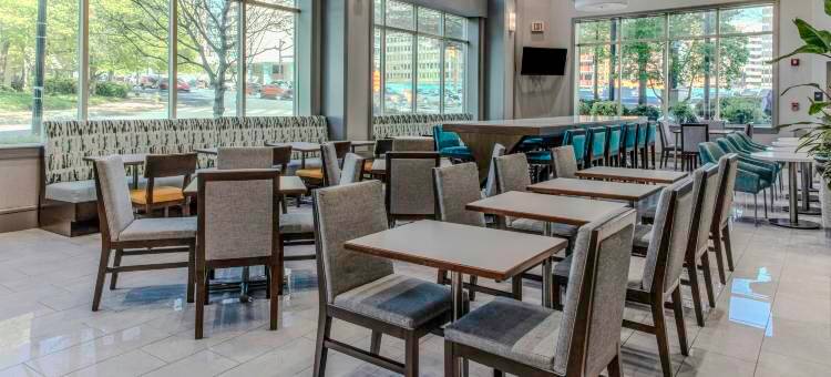 阿灵顿水晶城DCA希尔顿欢朋酒店及套房(Hampton Inn & Suites by Hilton Arlington Crystal City DCA)图片