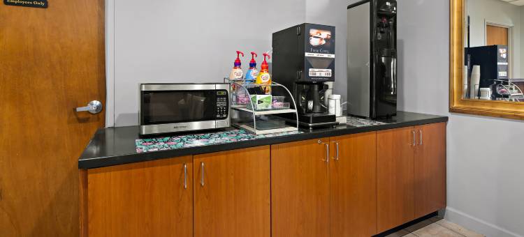 北卡罗来纳门罗红屋顶套房酒店(Red Roof Inn & Suites Monroe, NC)图片