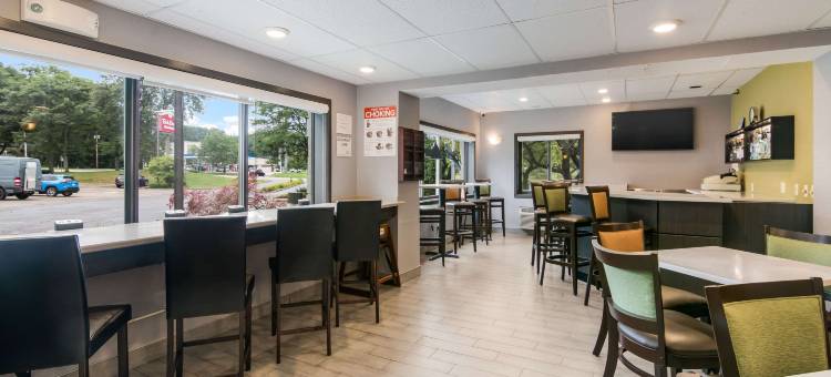 詹姆斯敦福尔科纳克拉丽奥波因特饭店(Clarion Pointe Jamestown - Falconer)图片