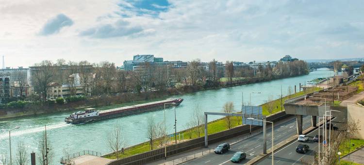 巴黎拉德芳斯库尔布瓦宜必思酒店(近塞纳河及库尔布瓦桥)(Ibis Paris la Défense Courbevoie)图片