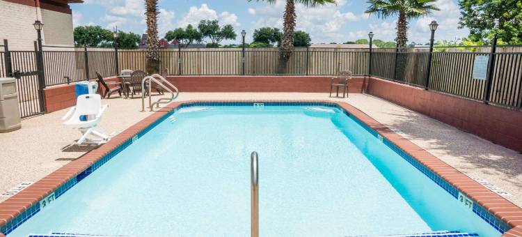布鲁克希尔速8酒店(Super 8 by Wyndham Brookshire TX)图片